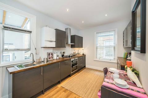 3 bedroom flat for sale, Stapleton Road, London SW17