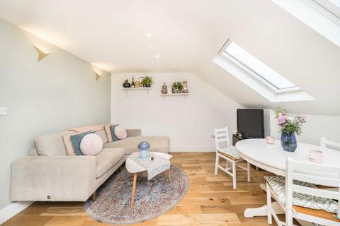2 bedroom flat for sale, Garratt Terrace, London SW17