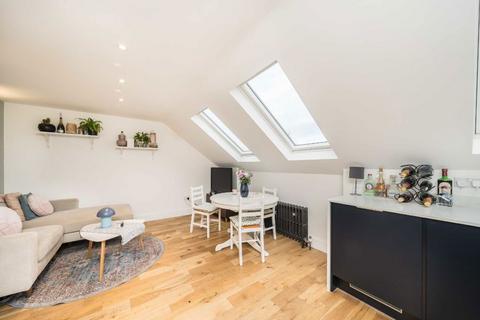 2 bedroom flat for sale, Garratt Terrace, London SW17