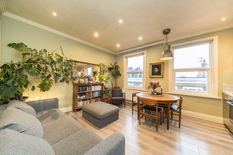 2 bedroom flat for sale, Trinity Road, London SW17