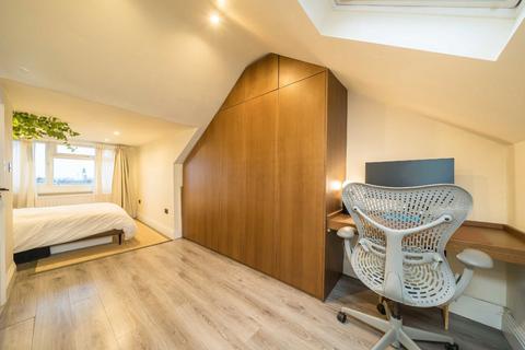 2 bedroom flat for sale, Trinity Road, London SW17