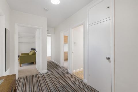3 bedroom flat for sale, St. Leonards Court, East Sheen, SW14