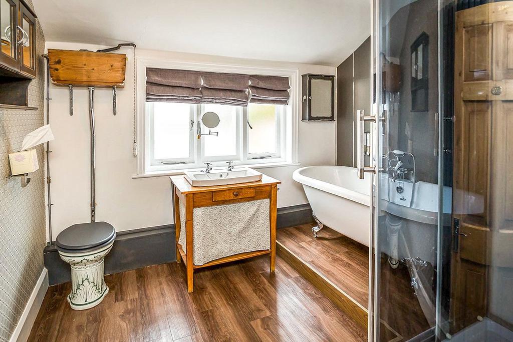 Bath/Shower Room