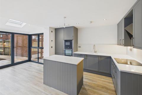 3 bedroom terraced house for sale, Monarch Place, Queensgate, Beverley
