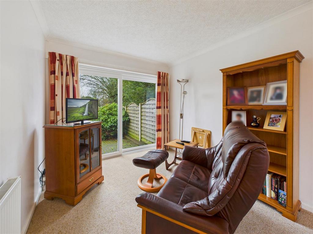 Dining/Sitting Area