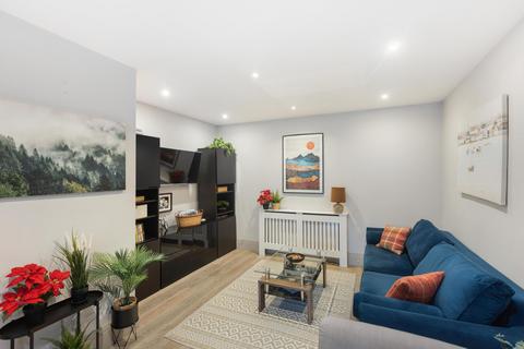 2 bedroom flat for sale, Fulham Road, London, SW6