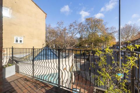 2 bedroom flat for sale, St Dionis House, New Kings Road, London, SW6