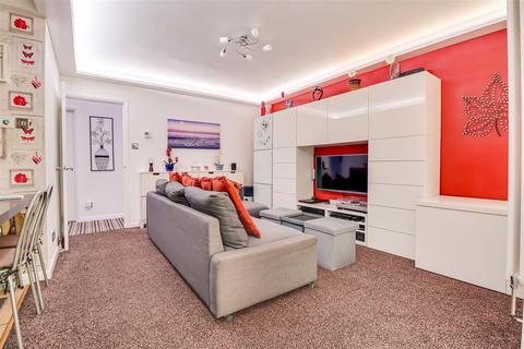 2 bedroom flat for sale, London Road, Benfleet SS7