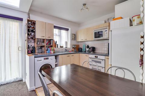 2 bedroom flat for sale, London Road, Benfleet SS7