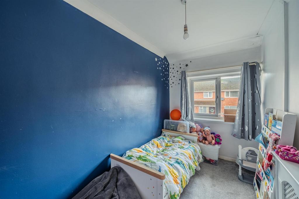 6 LUDLOW CLOSE-6.jpg