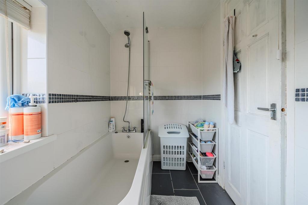 6 LUDLOW CLOSE-8.jpg