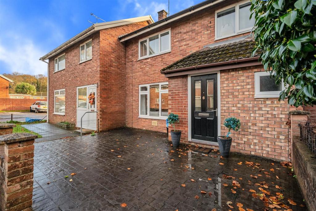 6 Ludlow Close 3.jpg