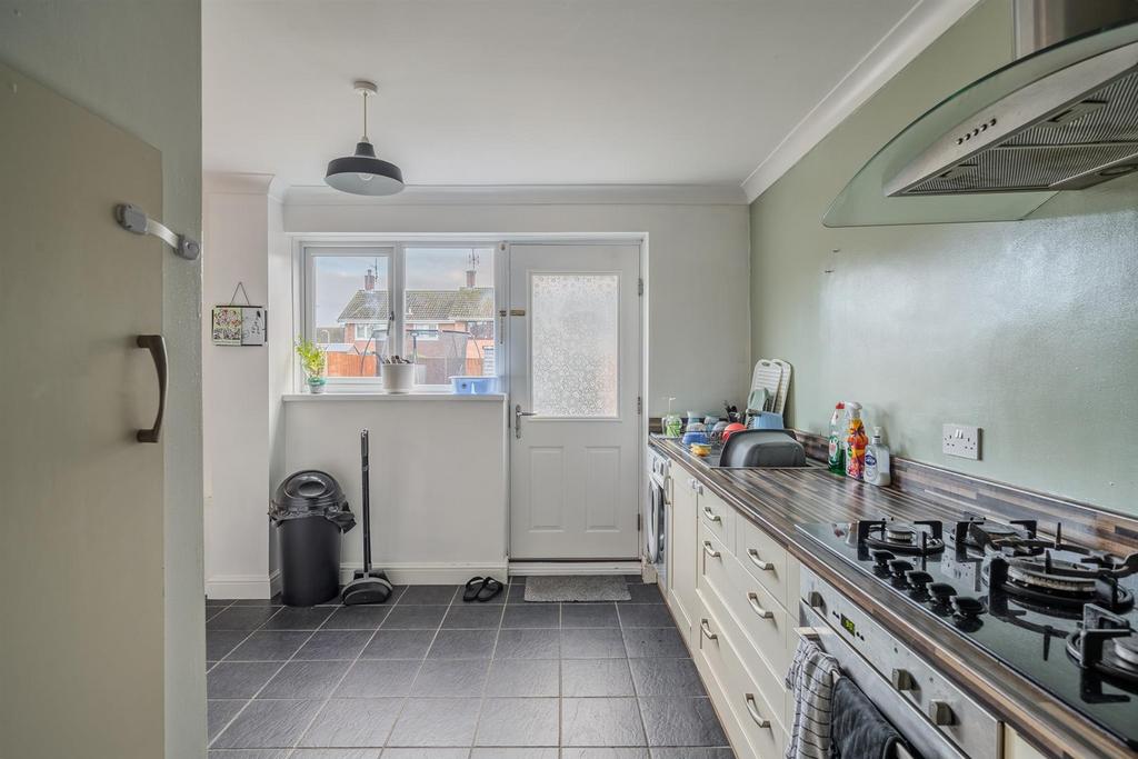 6 LUDLOW CLOSE-15.jpg