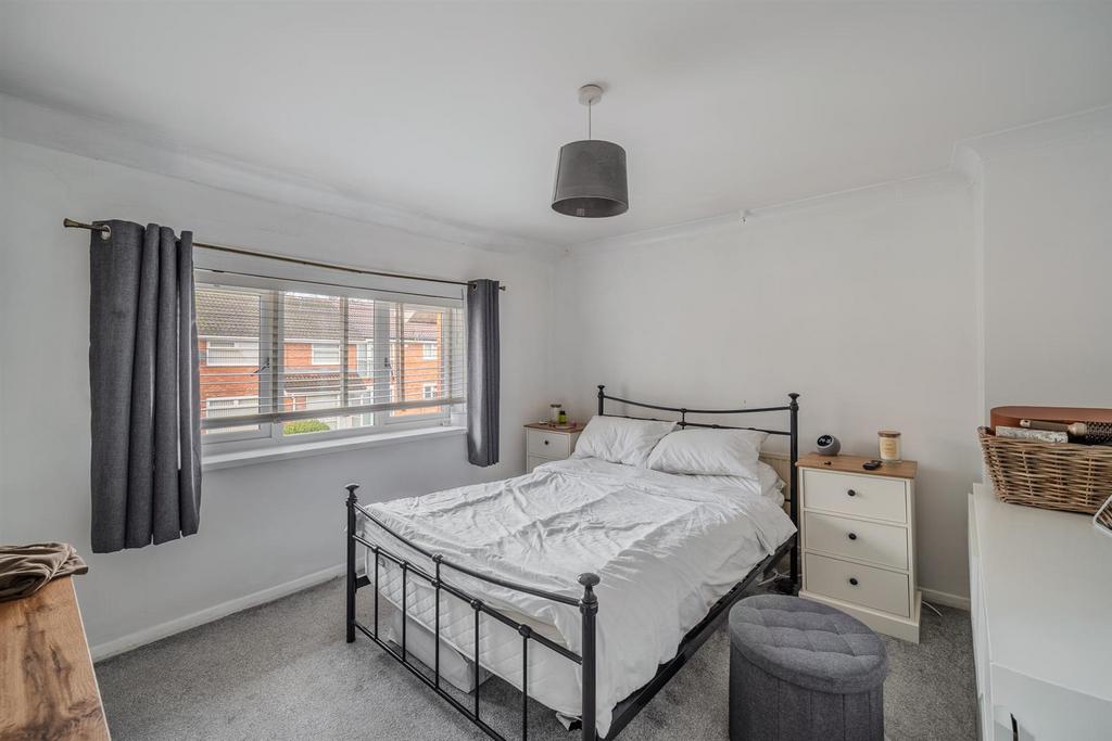 6 LUDLOW CLOSE-4.jpg
