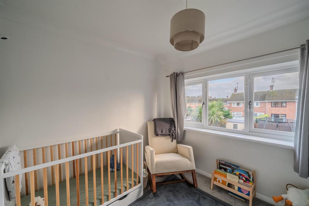 6 LUDLOW CLOSE-5.jpg