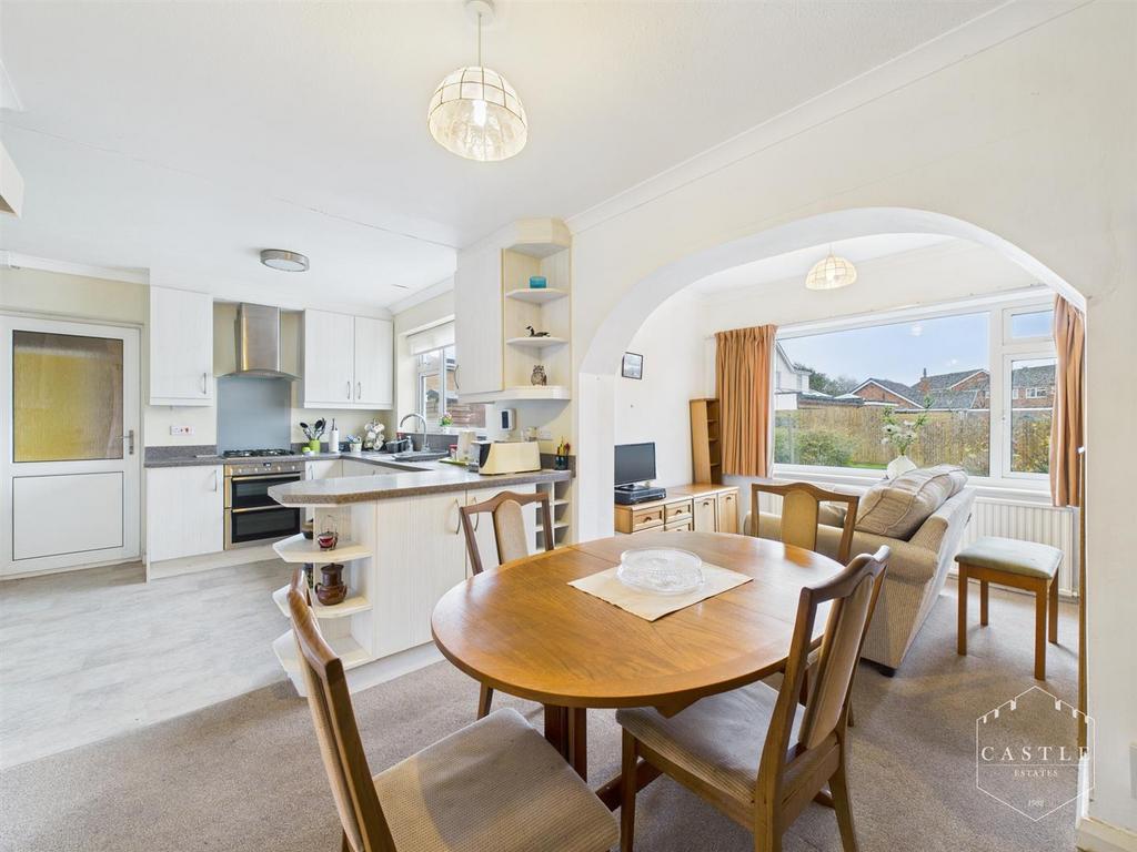 Dining kitchen