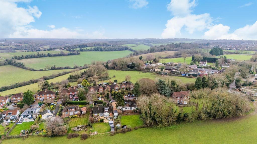WOODPLACE LANE, 76 DRONE  (10).jpg