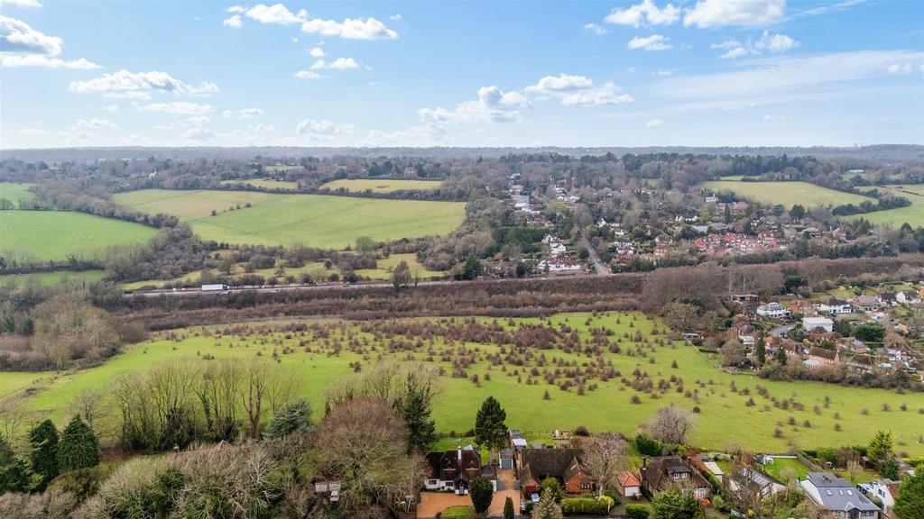 WOODPLACE LANE, 76 DRONE  (4).jpg