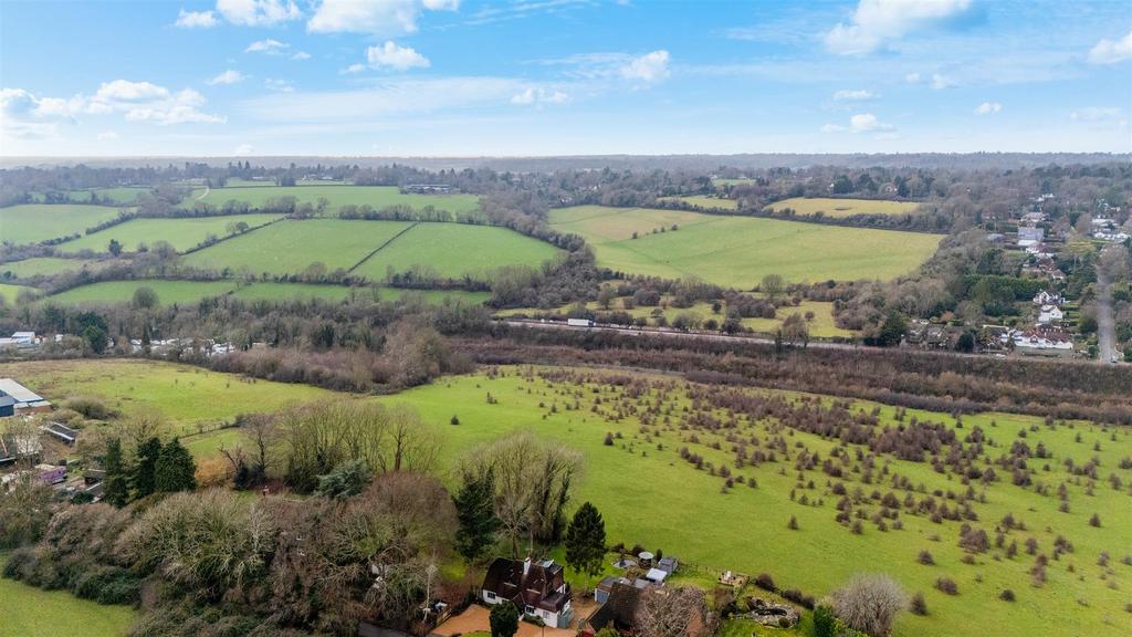 WOODPLACE LANE, 76 DRONE  (5).jpg