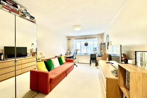 1 bedroom flat to rent - Greenway Close, London N11