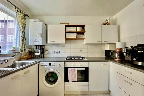 1 bedroom flat to rent, Greenway Close, London N11
