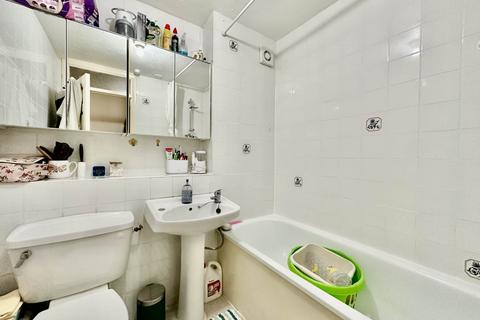 1 bedroom flat to rent, Greenway Close, London N11