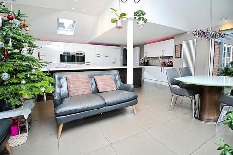 4 bedroom detached house for sale, Nightingale Close, Abbots Langley WD5