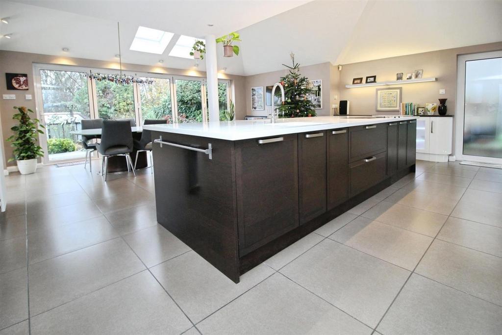 Open plan dining room / kitchen