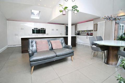 4 bedroom detached house for sale, Nightingale Close, Abbots Langley WD5