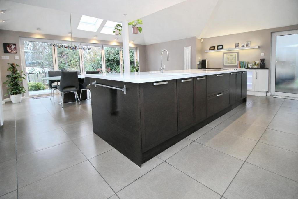 Open plan dining room / kitchen