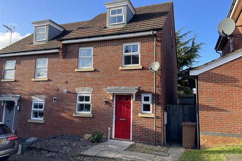 3 bedroom end of terrace house for sale, Brooks Close, Wootton