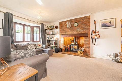 4 bedroom detached house for sale, High Street, Eaton Bray