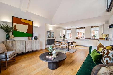 2 bedroom flat for sale, Searle House, London, SW11
