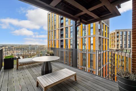 3 bedroom flat for sale, Legacy Building, London, SW11