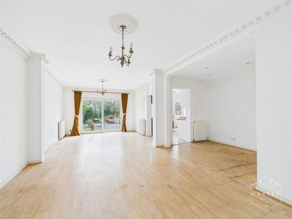 Sitting/family room