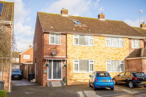 4 bedroom semi-detached house for sale, Brookside, Crawley RH10