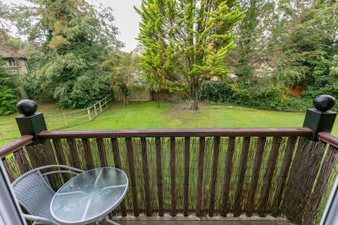2 bedroom flat for sale, Copthorne Common Road, Crawley RH10