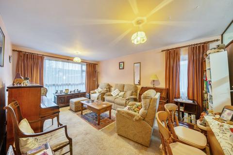 2 bedroom flat for sale, Stratton Close, Edgware, HA8