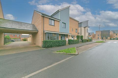 5 bedroom terraced house for sale, Selkirk Drive, Oakridge Park, MK14