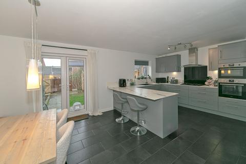 5 bedroom terraced house for sale, Selkirk Drive, Oakridge Park, MK14