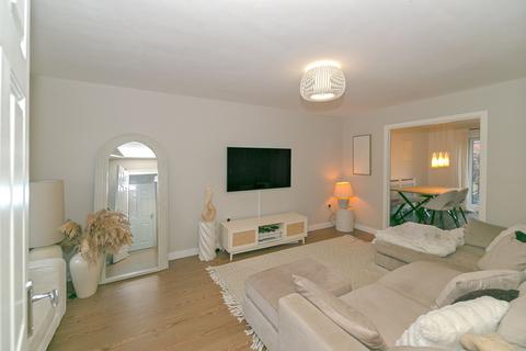 5 bedroom terraced house for sale, Selkirk Drive, Oakridge Park, MK14