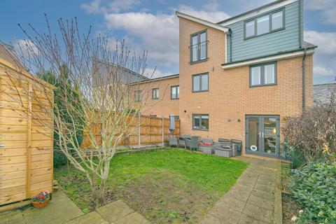 5 bedroom terraced house for sale, Selkirk Drive, Oakridge Park, MK14