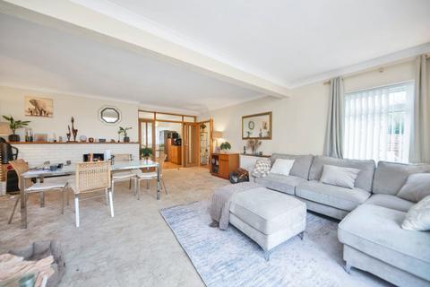 3 bedroom property for sale, Nightingale Avenue, Royston SG8
