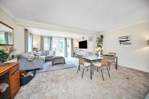 3 bedroom property for sale, Nightingale Avenue, Royston SG8