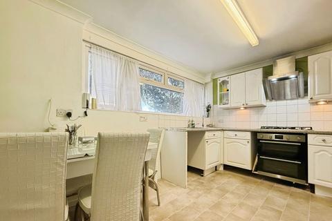 3 bedroom end of terrace house for sale, Howards Grove, Southampton SO15