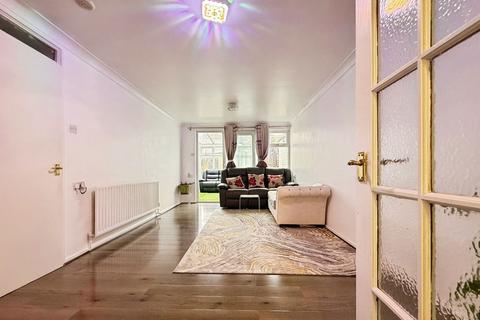 3 bedroom end of terrace house for sale, Howards Grove, Southampton SO15