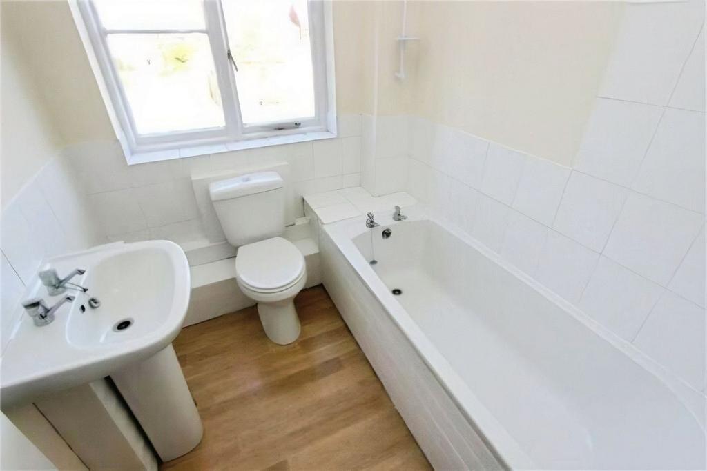 Apartment in Southampton, Western Docks, Hill - View 5