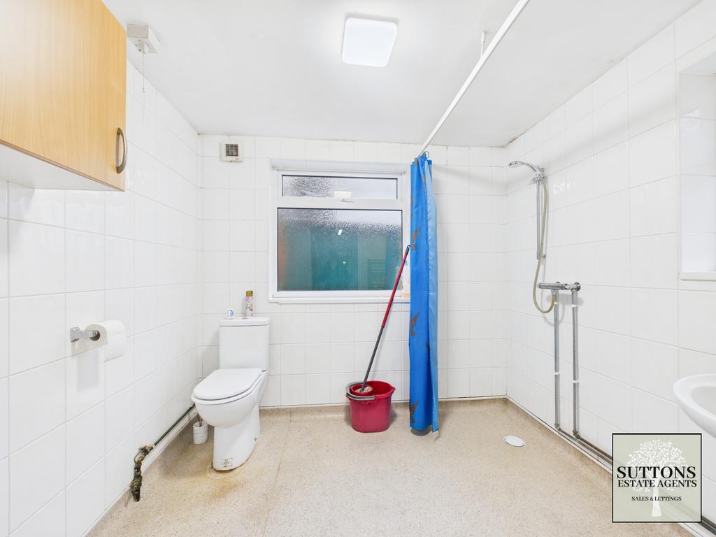 Wet room downstairs