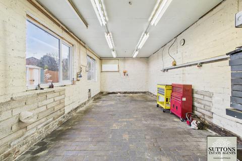 4 bedroom end of terrace house for sale, Woodshires Road, Longford CV6 6AA