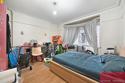 4 bedroom semi-detached house for sale, Bowes Road, London
